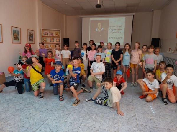 Литературно - познавательный час для детей организовали мегионские партийцы