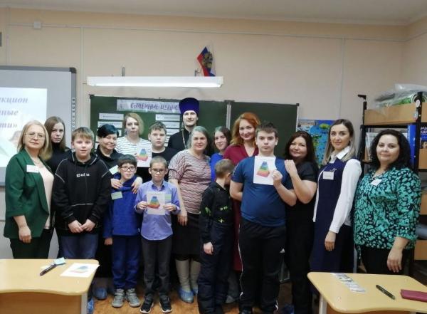 Участницы Женского движения Единой России города Мегиона организовали семейную игру