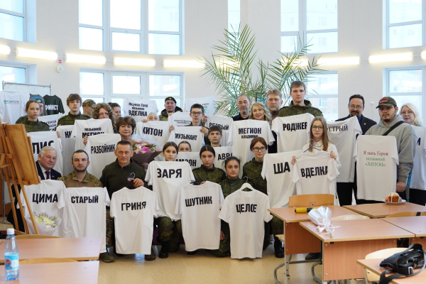 В школе № 9 состоялось открытие выставки «Мы памятью своей сильны». Автор и организатор экспозиции - директор АНО «Заря», секретарь первичного отделения № 17 партии "Единая Россия" Люция Нурмухаметова.