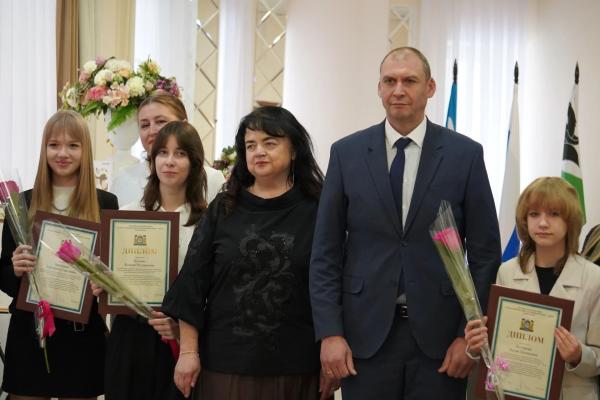У нашего города снова повод для гордости. Семь жителей Мегиона удостоены премии Губернатора Югры в области искусства. Вместе с главой города Алексеем Петриченко приняли участие в церемонии награждения