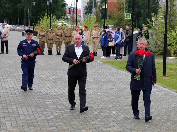 В День памяти и скорби депутаты Думы города почтили память защитников Отечества