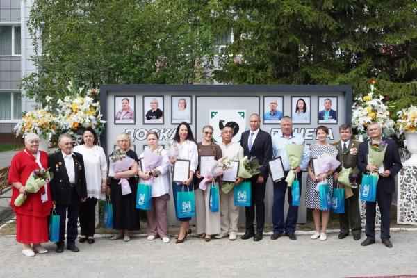 В День города торжественно открыли обновленную Доску почета.