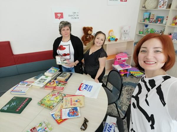 Участницы Женского движения Единой России города Мегиона поддержали акцию «Книги – детям!»