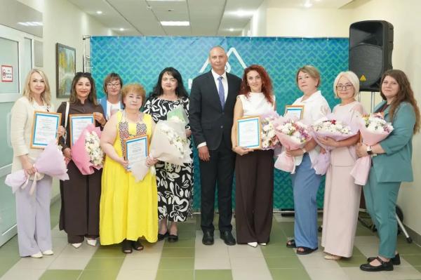 В День семьи, любви и верности в стенах администрации города открылась выставка «Семьи Героев». 