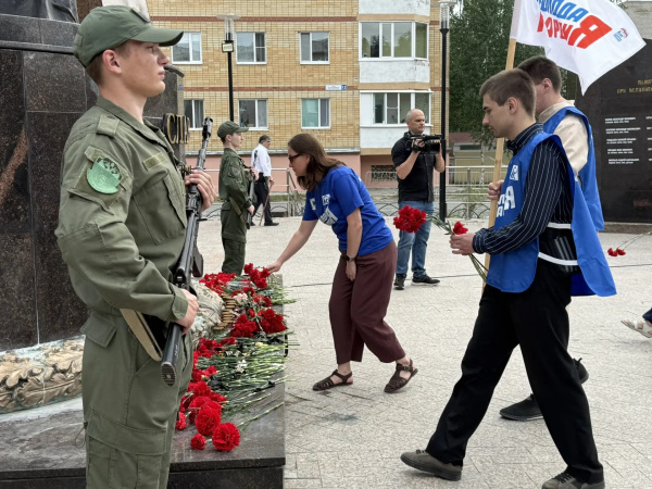 Вечная память павшим героям! Слава народу-победителю!