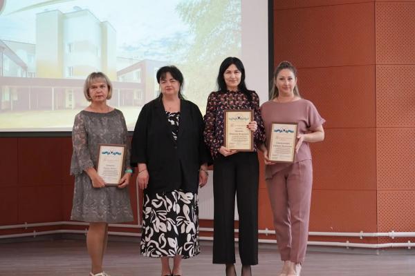 Сегодня с главой города Алексеем Петриченко, депутатами Думы, членами фракции "Единая Россия' Лариой Лалаянц и Натальей Качур посетили торжественное мероприятие, посвященное 25-летию Комплексного центра социального обслуживания населения.